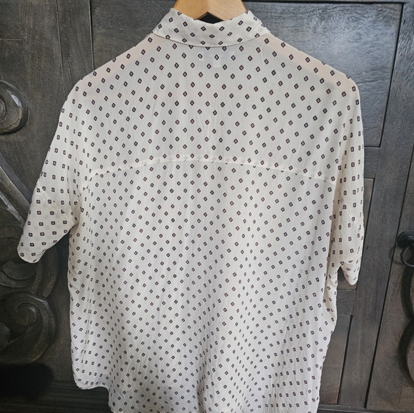 COPY - Madewell Printed Flowy Silk Short Sleeve Shirt - Picture 3 of 4